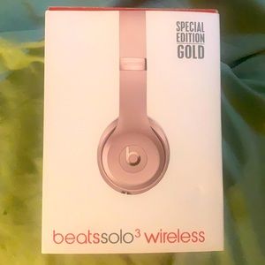 Rose Gold Beats solo3 wireless